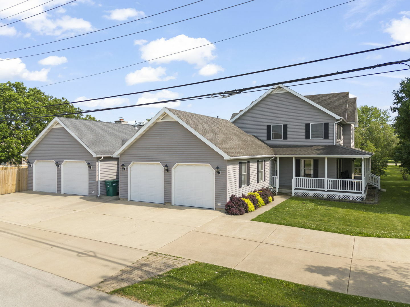 Property Photo:  2398 S Williamsburg Drive  IL 60586 