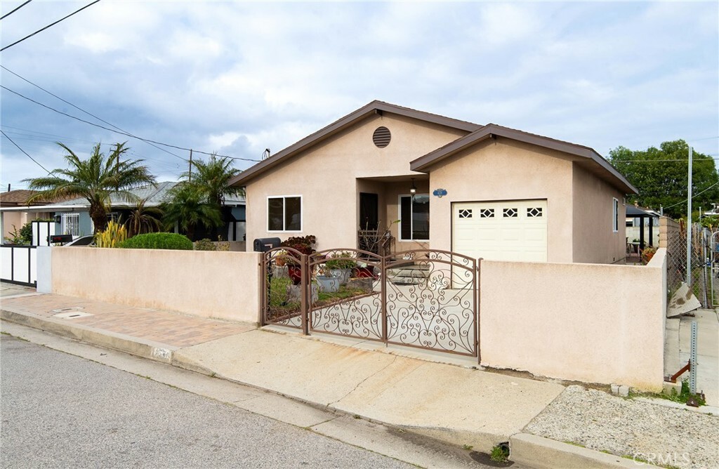 Property Photo:  428 Figueroa Street  CA 90744 