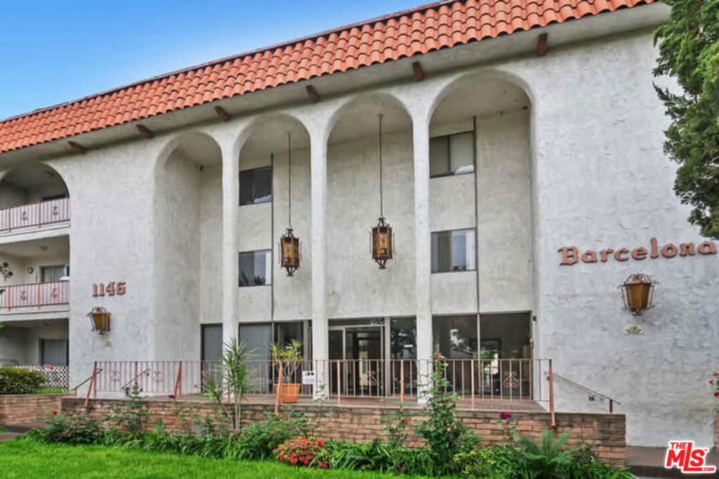 Property Photo: 1146 E Lexington Drive 17-202 CA 91206
