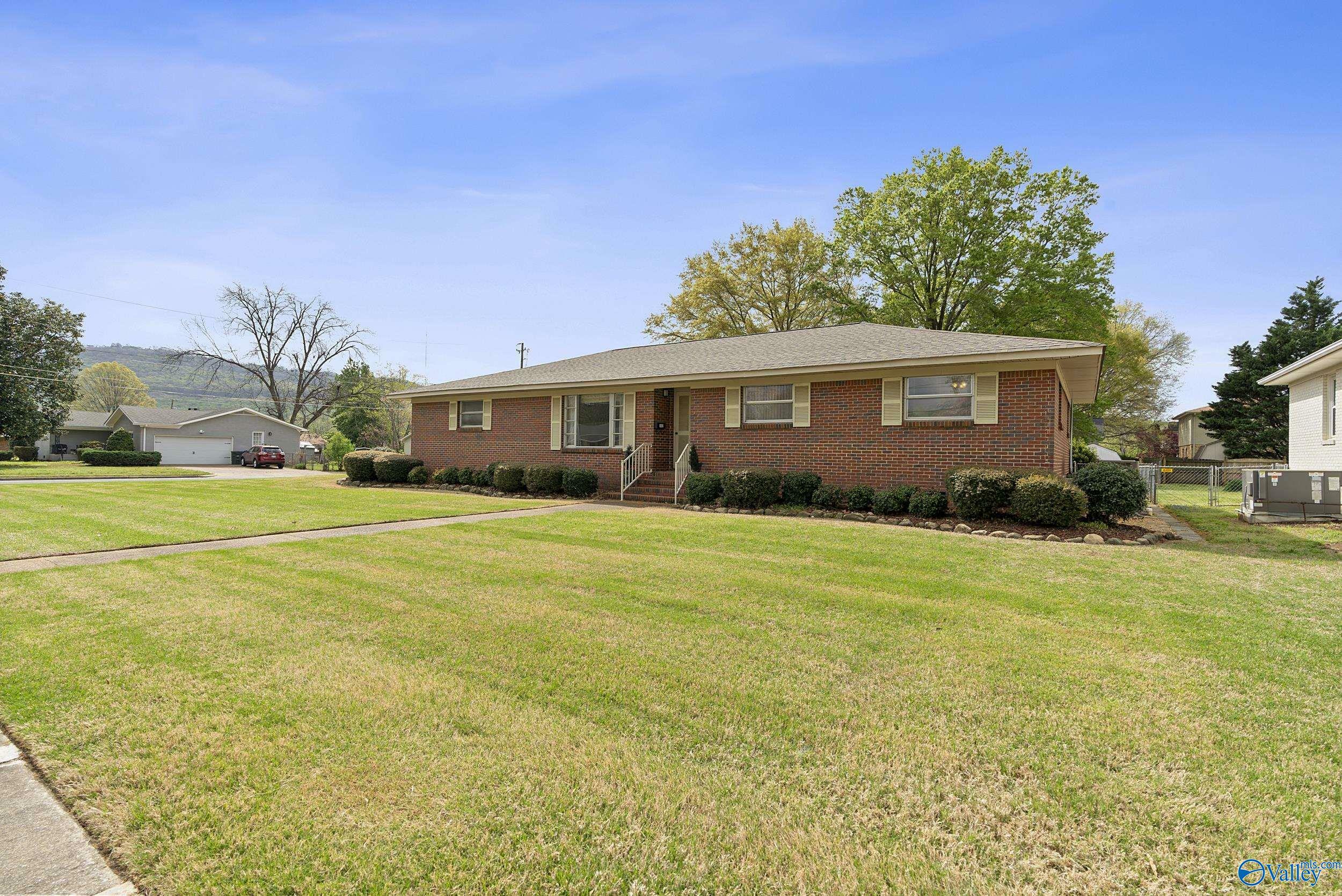 Property Photo: 1812 Chapman Avenue AL 35811
