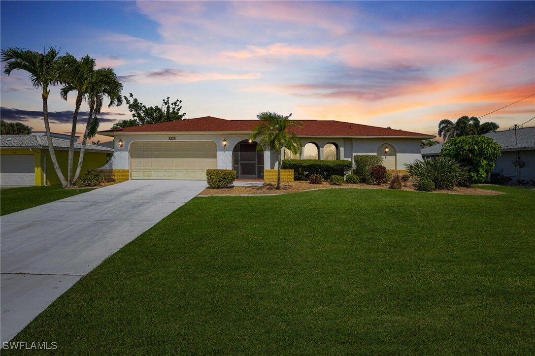 Property Photo: 5325 Colonade Court FL 33904