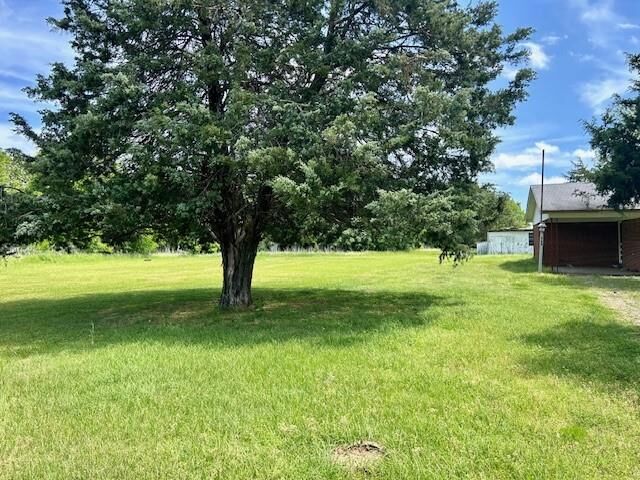 Property Photo: 218 Fm 488 TX 75840