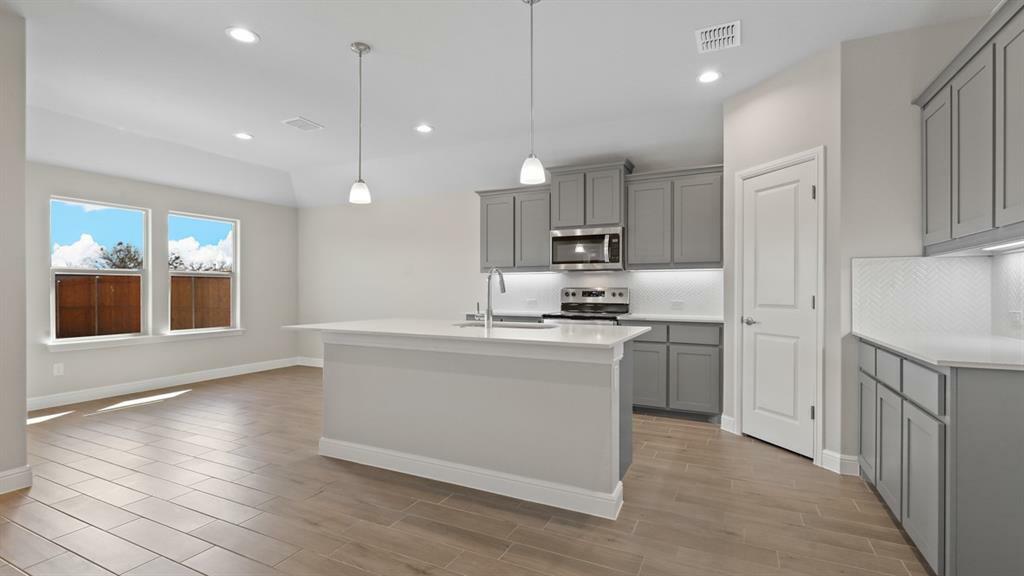 Property Photo: 1301 Honey Creek Drive TX 75115