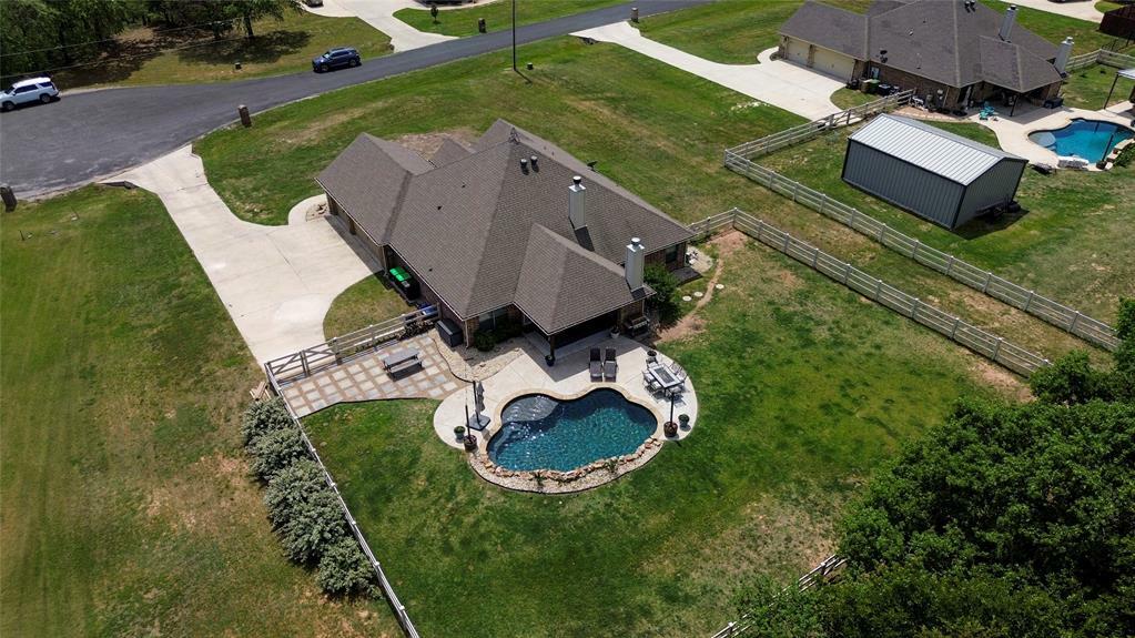 Property Photo: 115 Lyndsey Court TX 76023