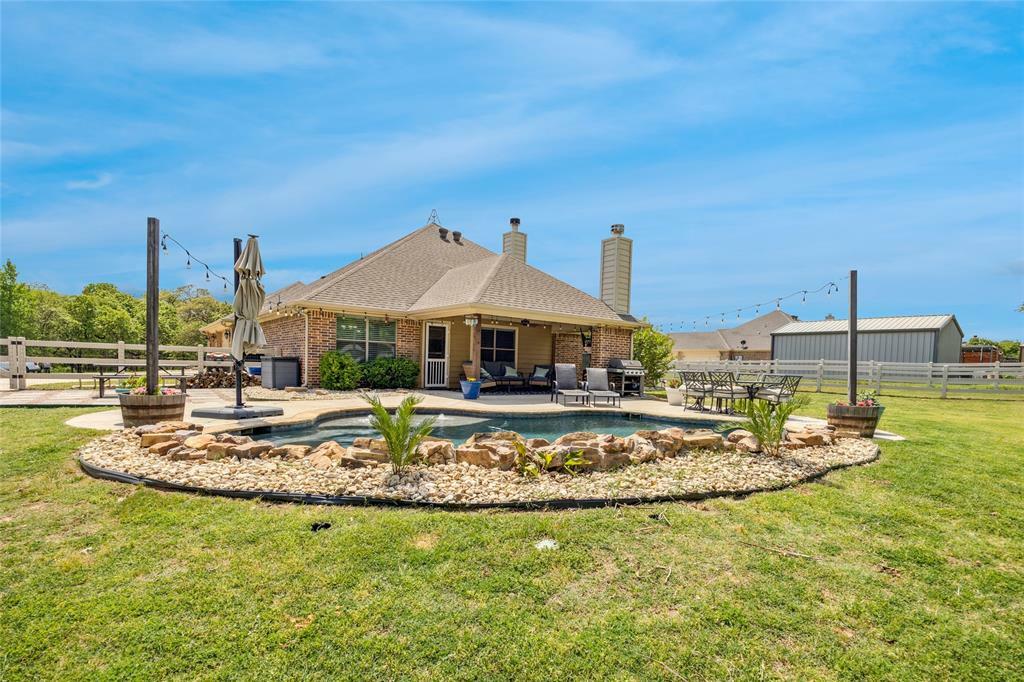 Property Photo: 115 Lyndsey Court TX 76023