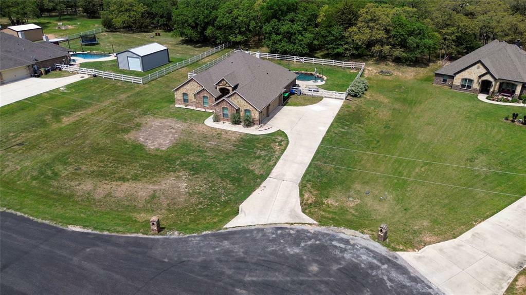 Property Photo: 115 Lyndsey Court TX 76023
