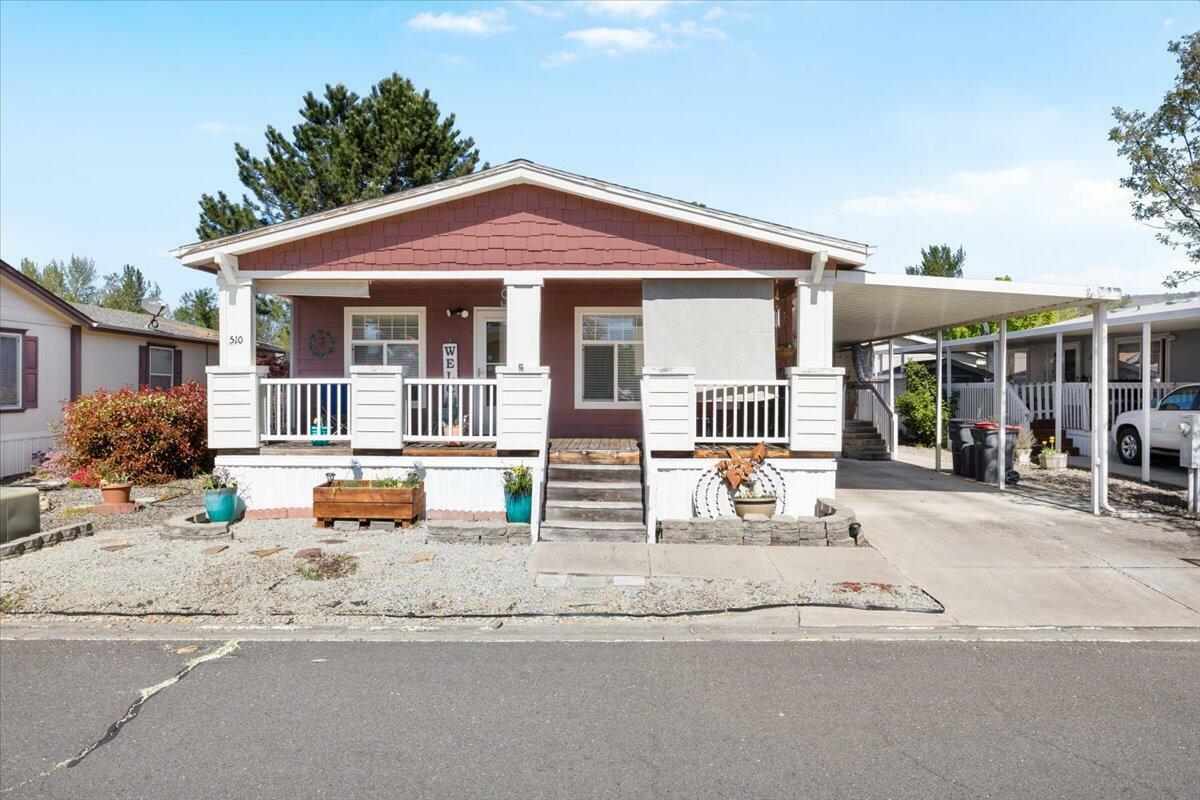 Property Photo:  10 E South Stage Road Spc 510  OR 97501 