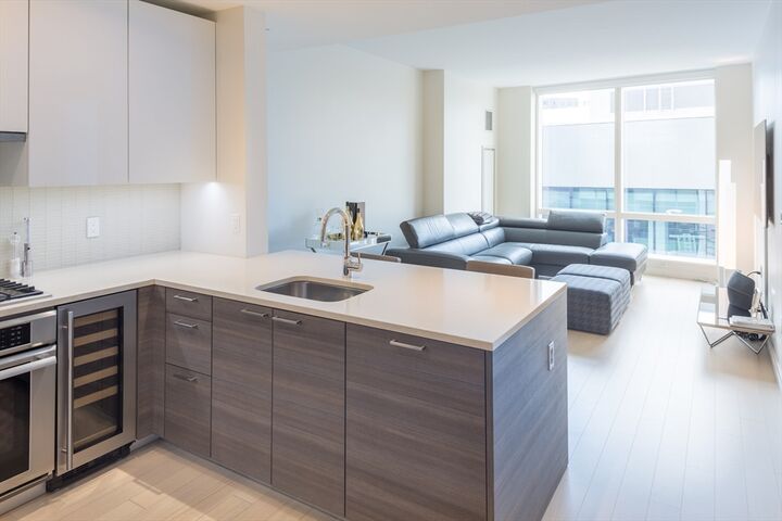 Property Photo: 1 Franklin St 1402 MA 02110