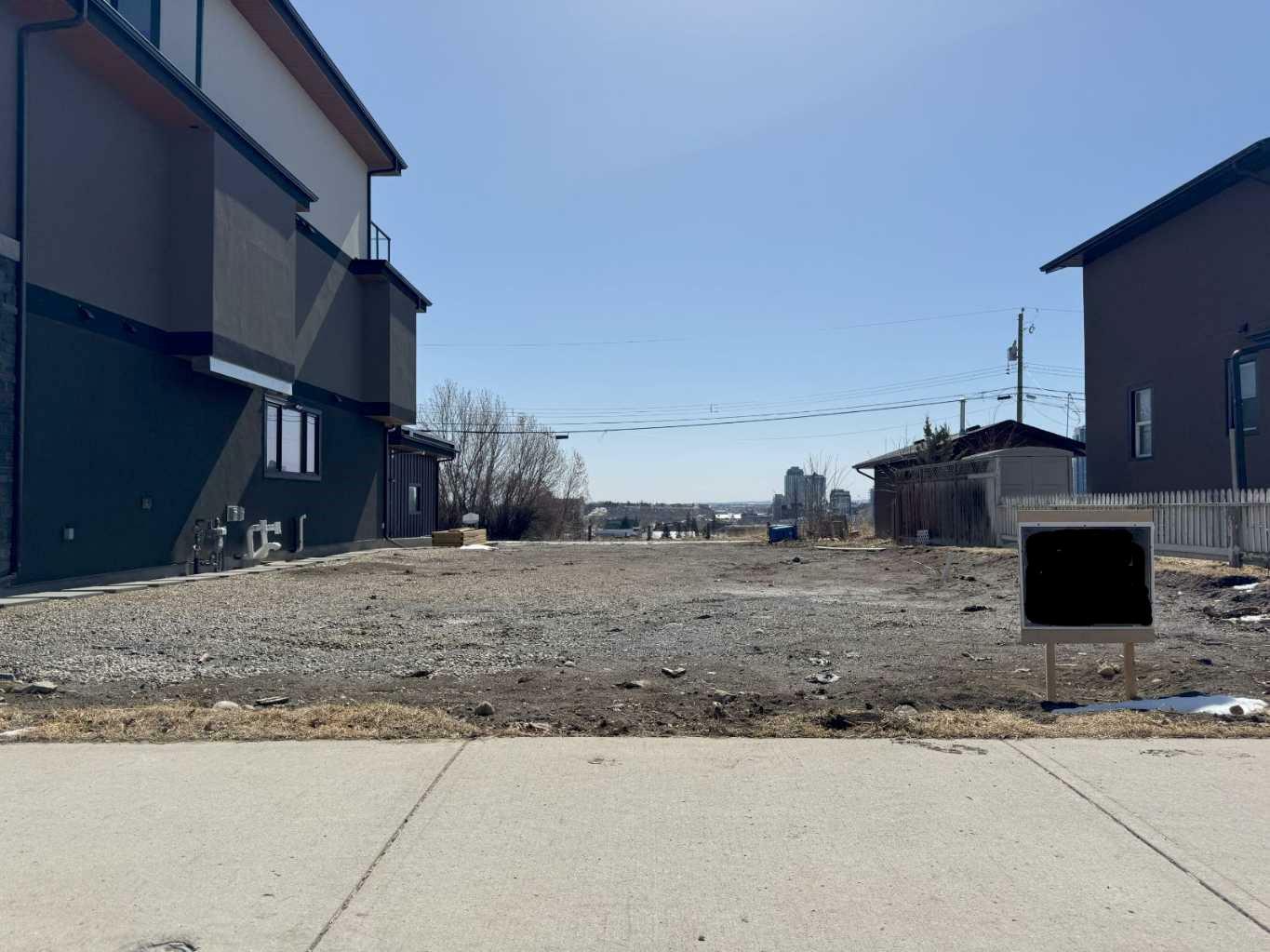Property Photo: 721 7 Avenue NE AB T2E 0N6