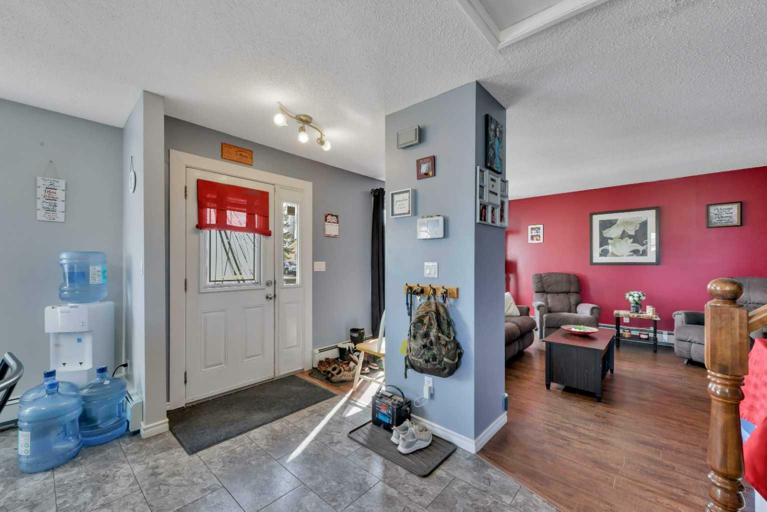 Property Photo: 2 Greenham Drive AB T4P 2X4