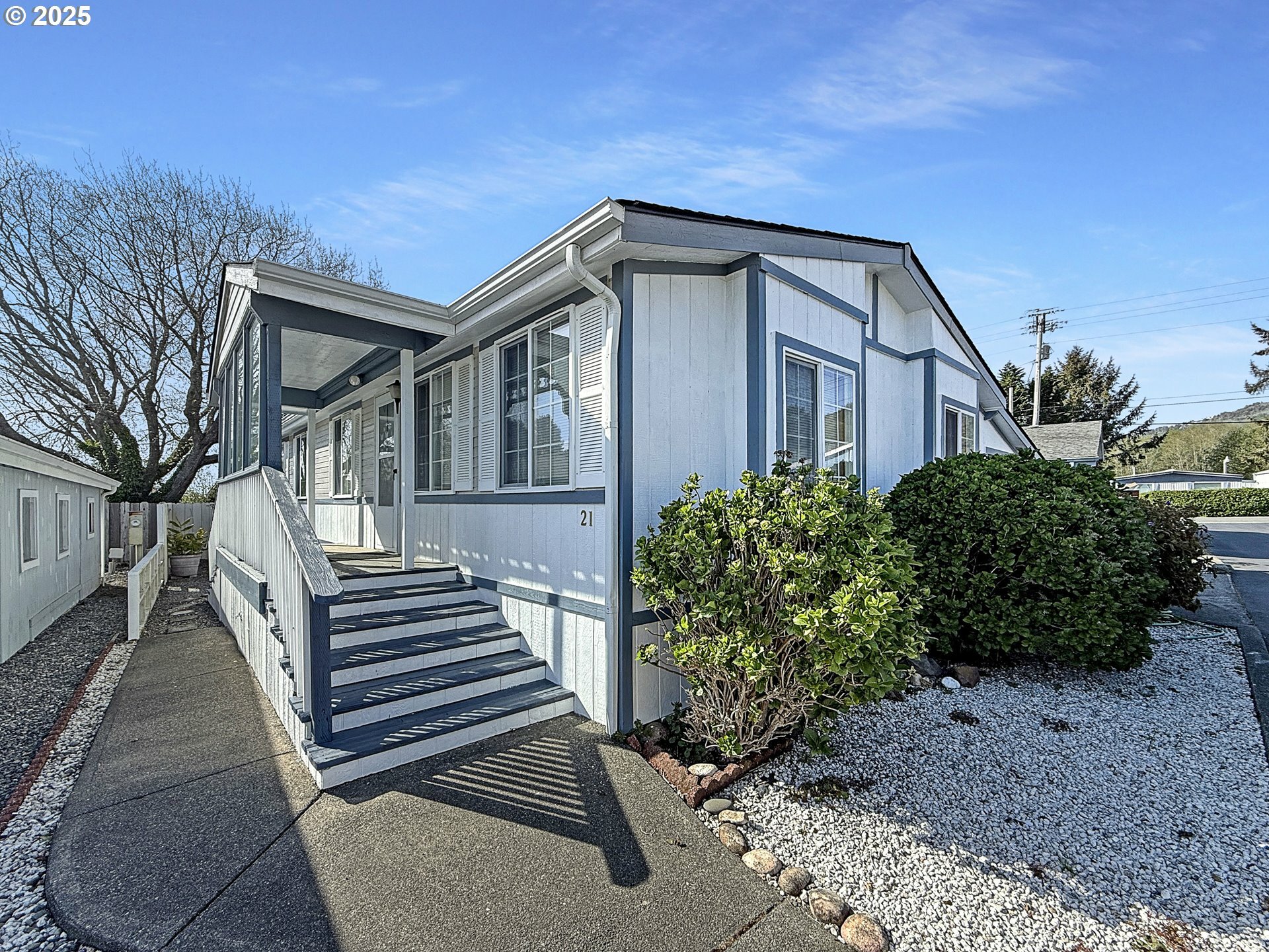 Property Photo: 97940 W Benham Ln 21 OR 97415