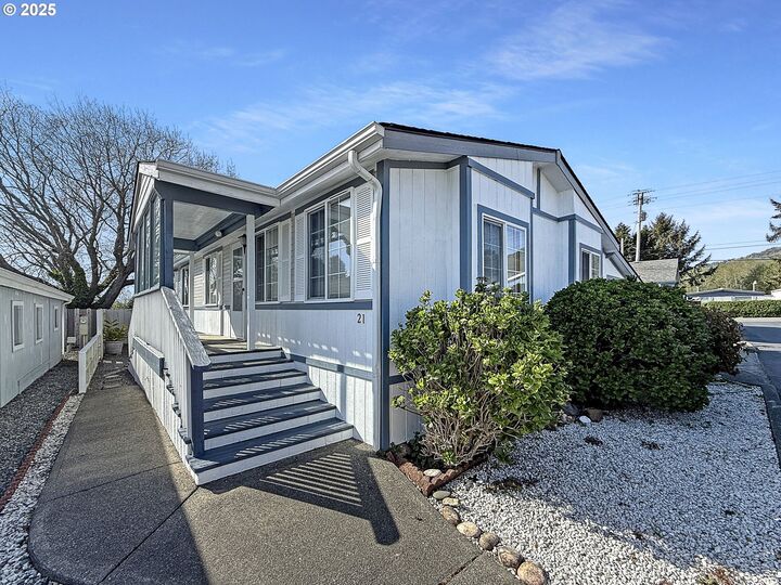 Property Photo:  97940 W Benham Ln 21  OR 97415 