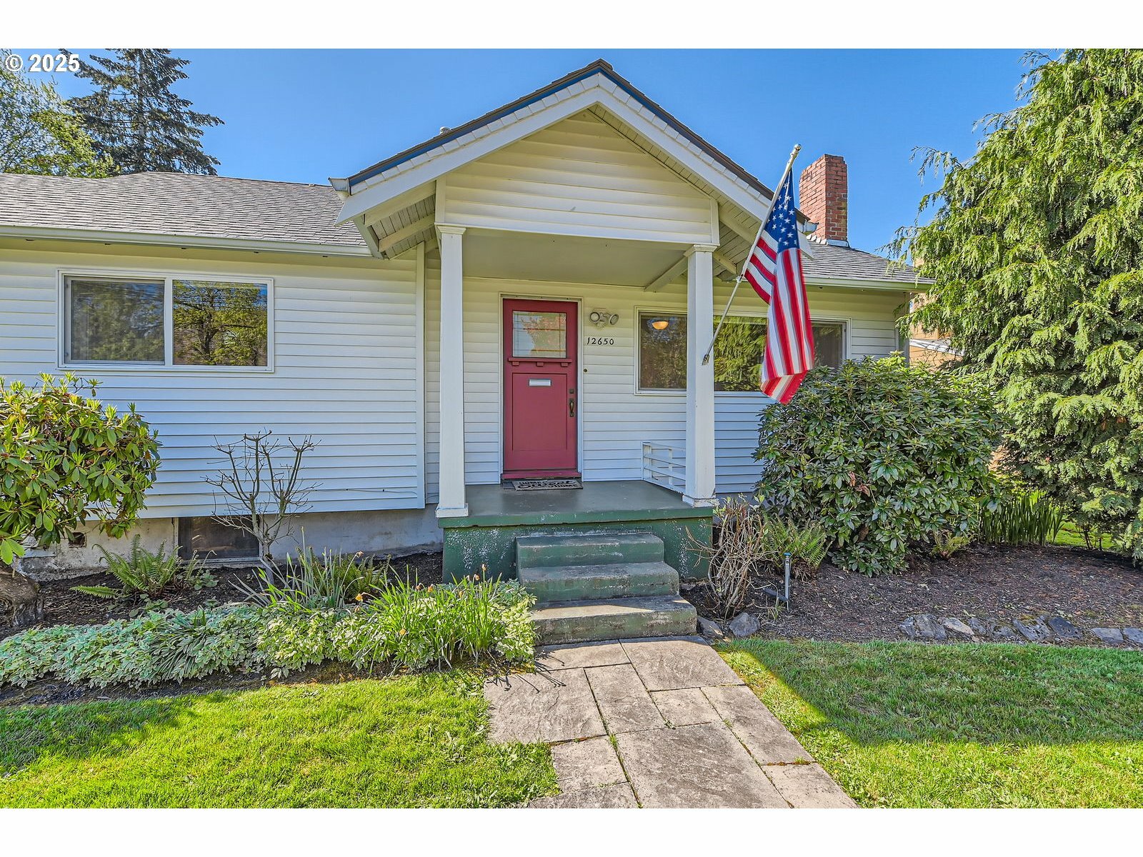 Property Photo: 12650 SW 7th St OR 97005