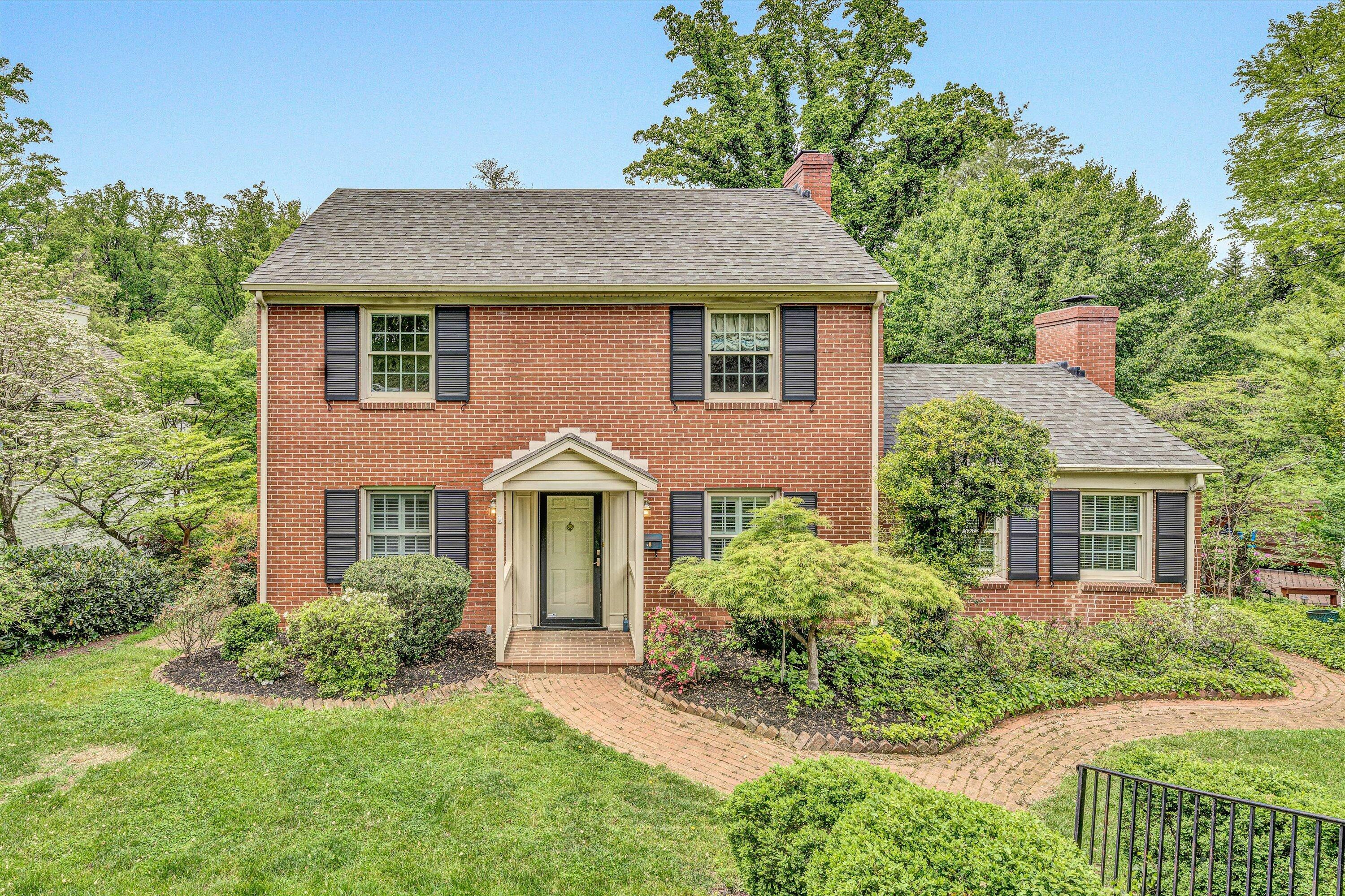 Property Photo: 2833 Longview Ave SW VA 24014