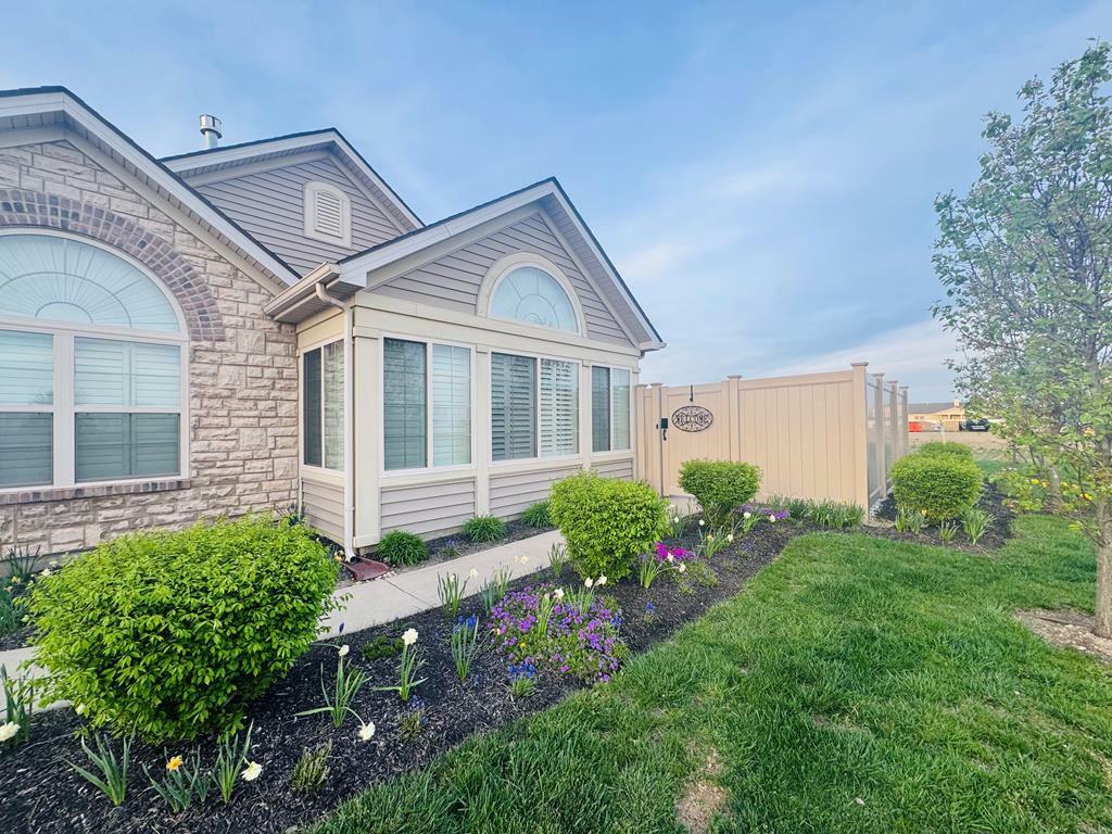 Property Photo: 1253 Paddock Loop OH 43160