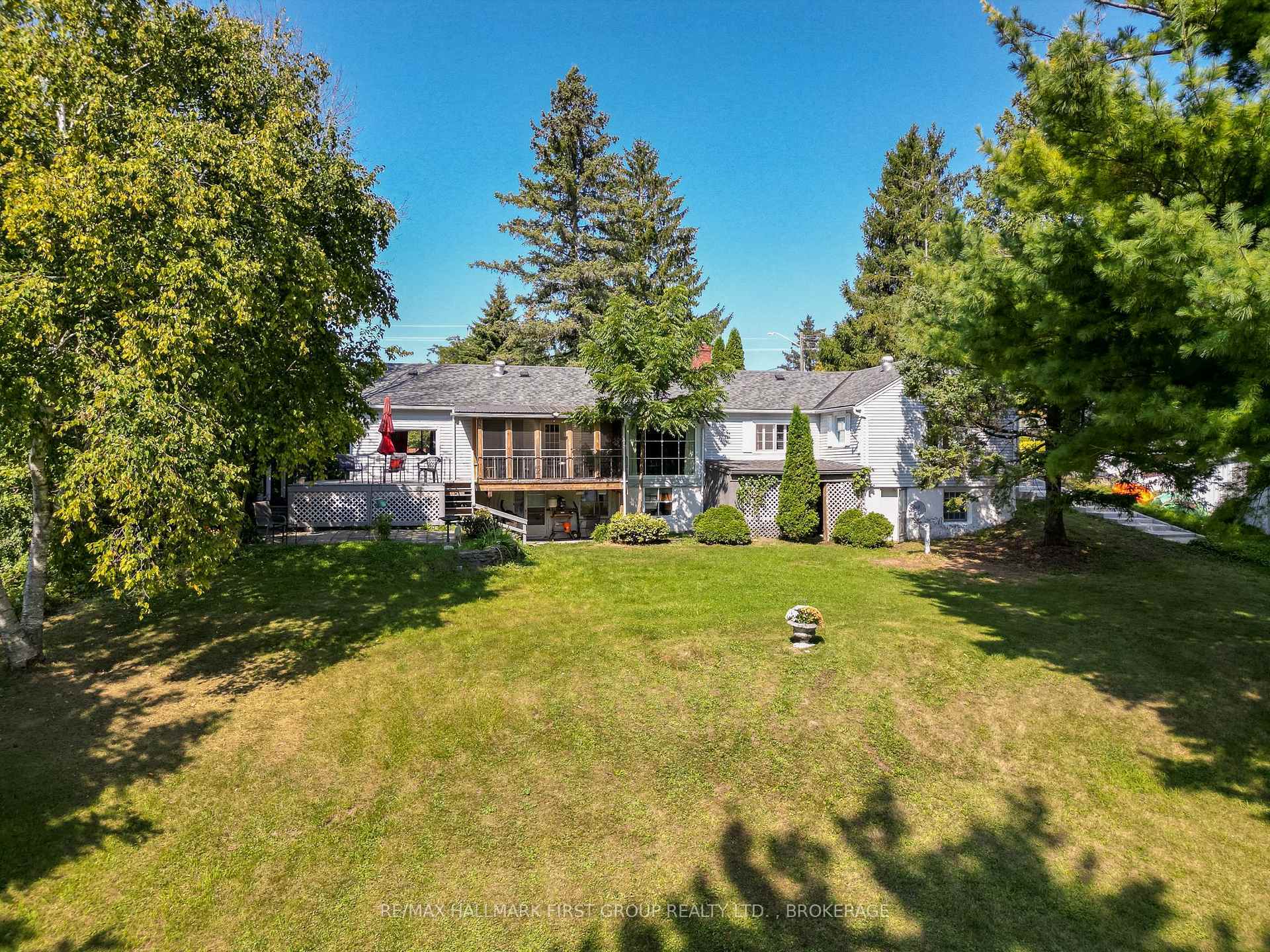 Property Photo: 366 Dundas Street W ON K7R 2B6