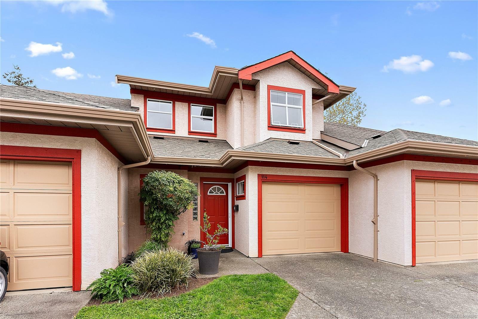 Property Photo: 1110 Willow St 114 BC V8X 3K2