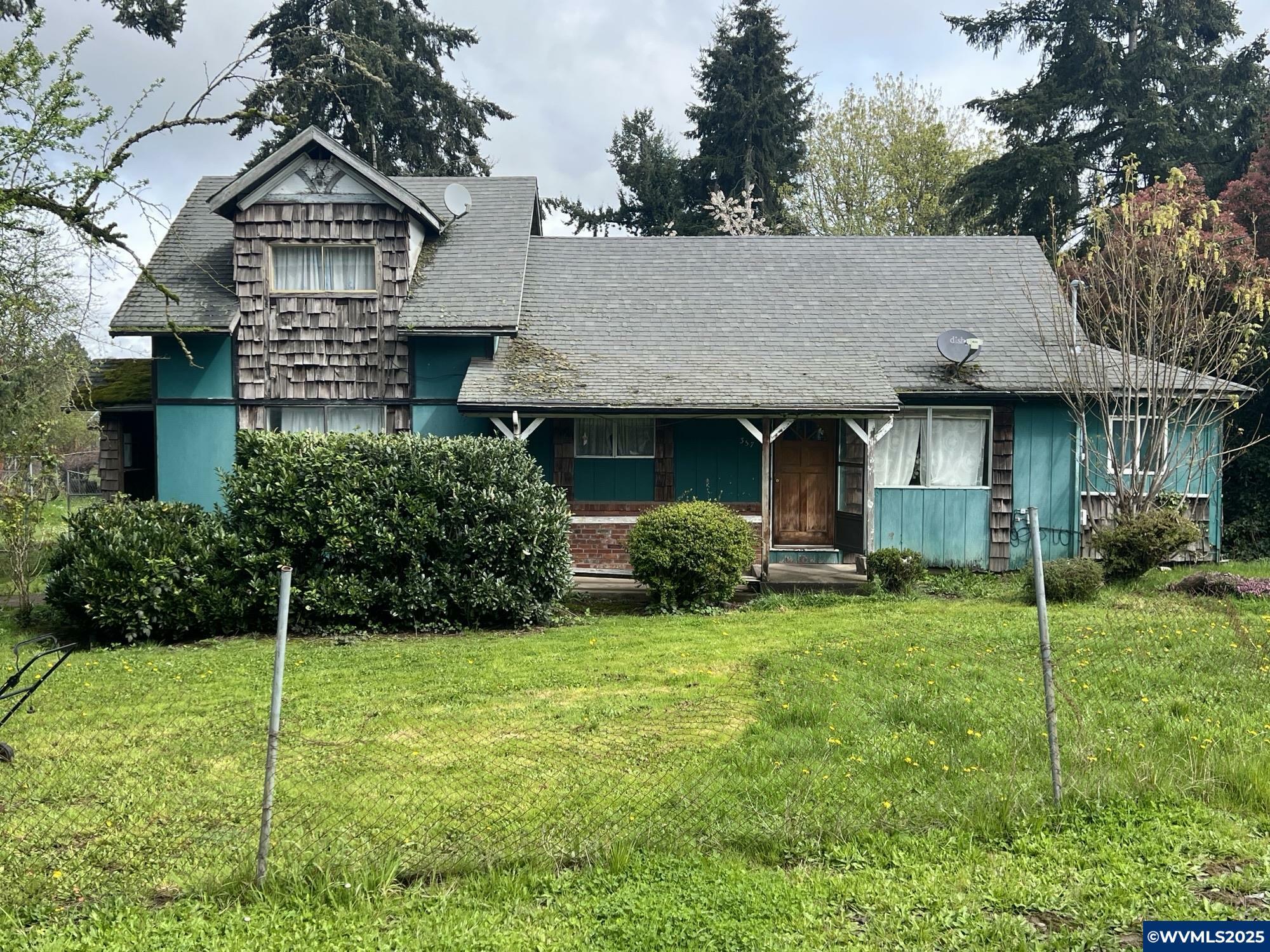 Property Photo: 357 E Santiam St OR 97352