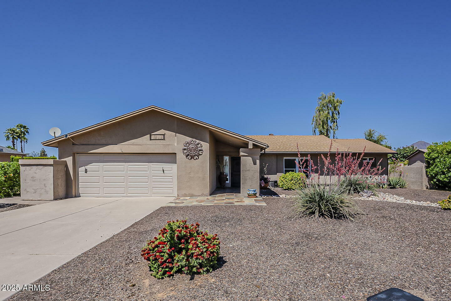 Property Photo: 9466 E Laurel Lane AZ 85260