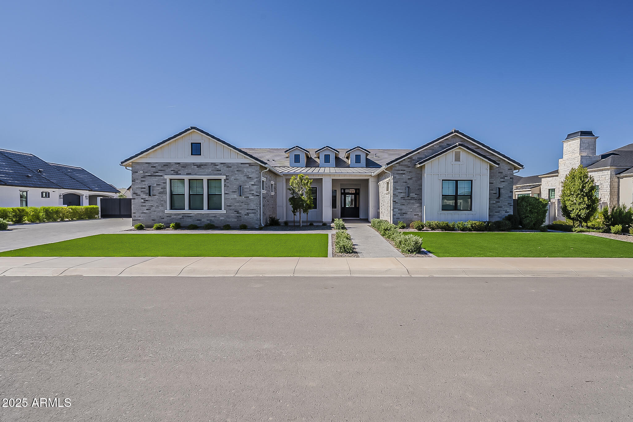 Property Photo: 2697 E Maplewood Street AZ 85297