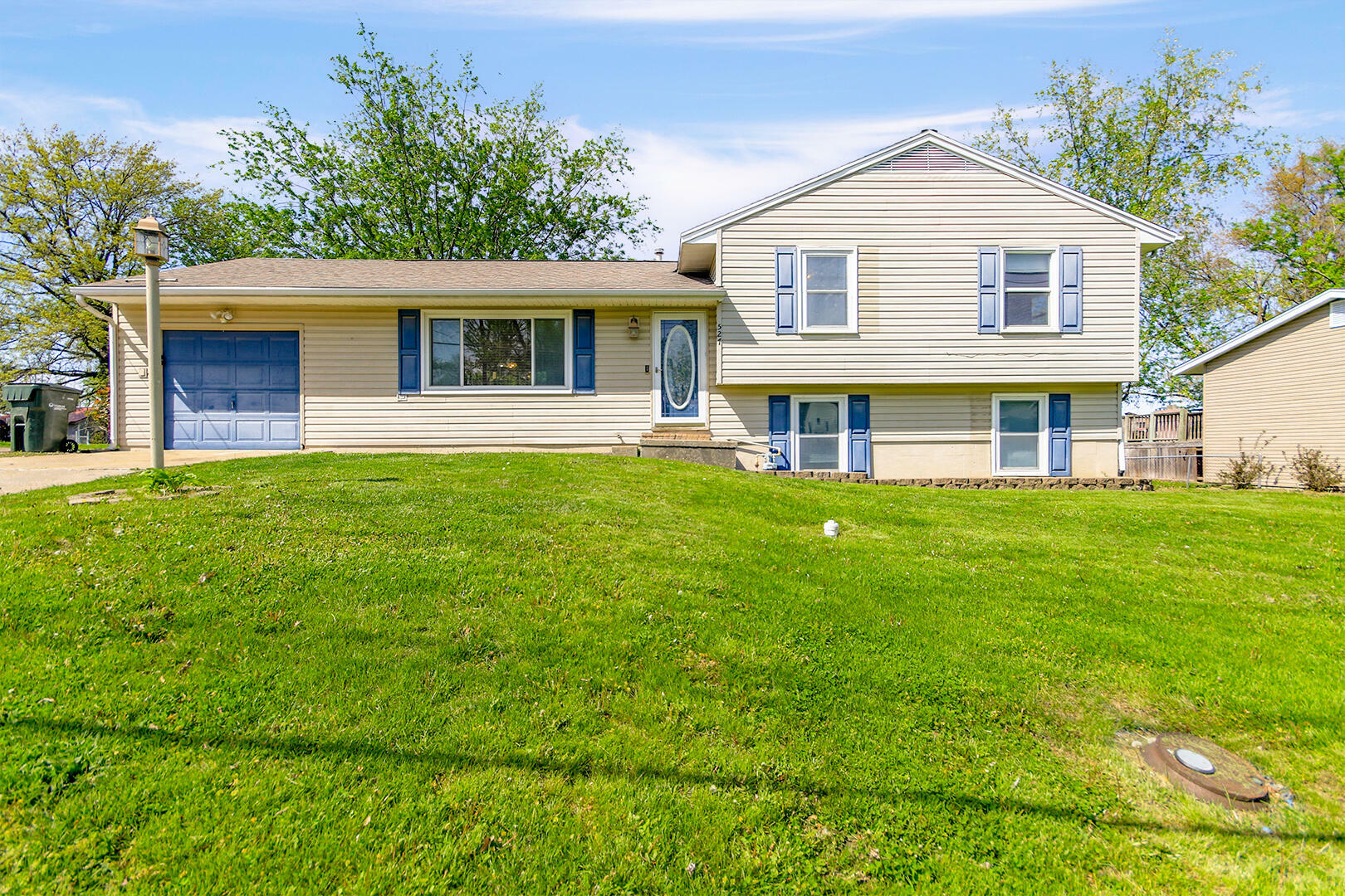 Property Photo: 527 Woodland Ave MO 65270