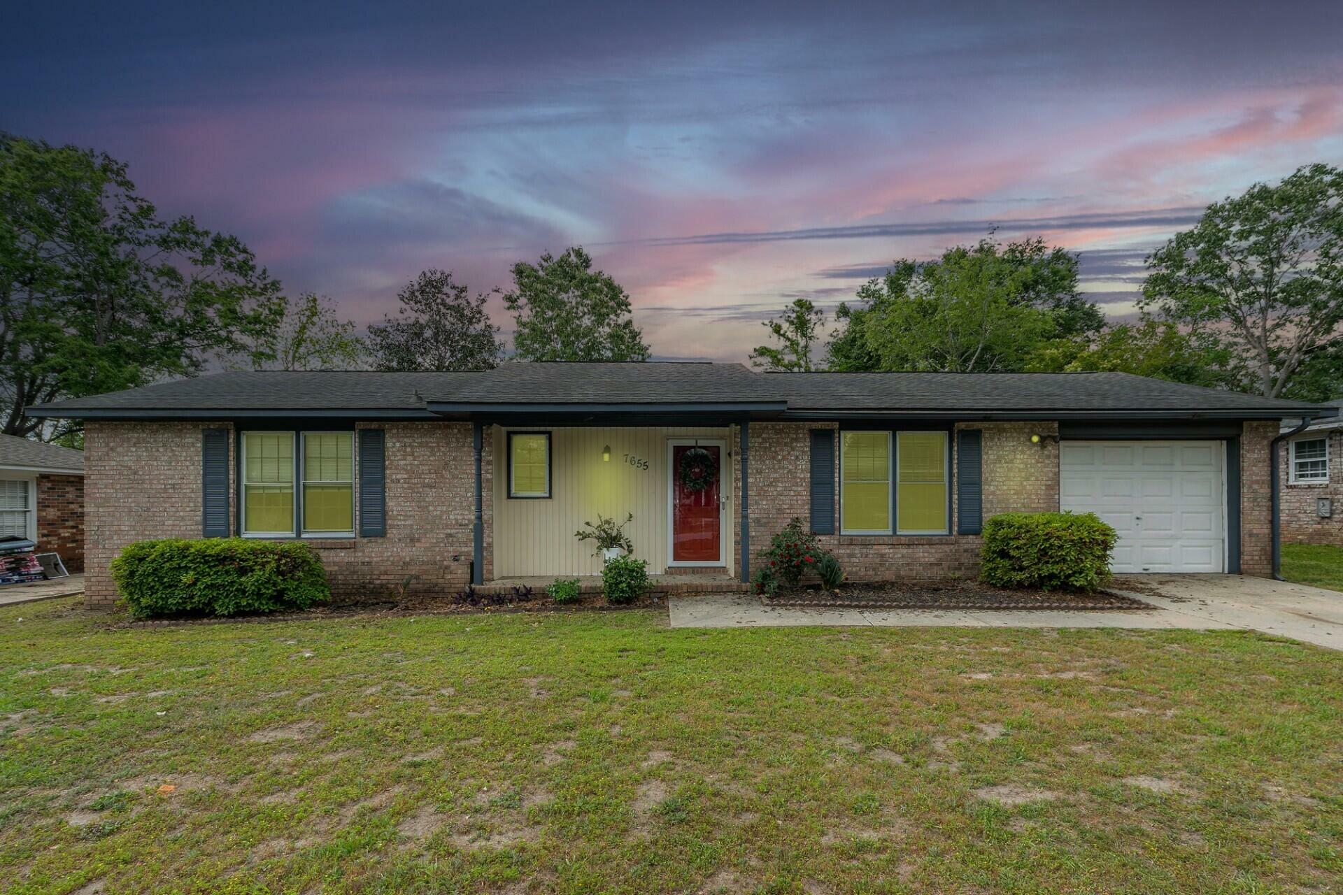 Property Photo: 7655 Ovaldale Drive SC 29418