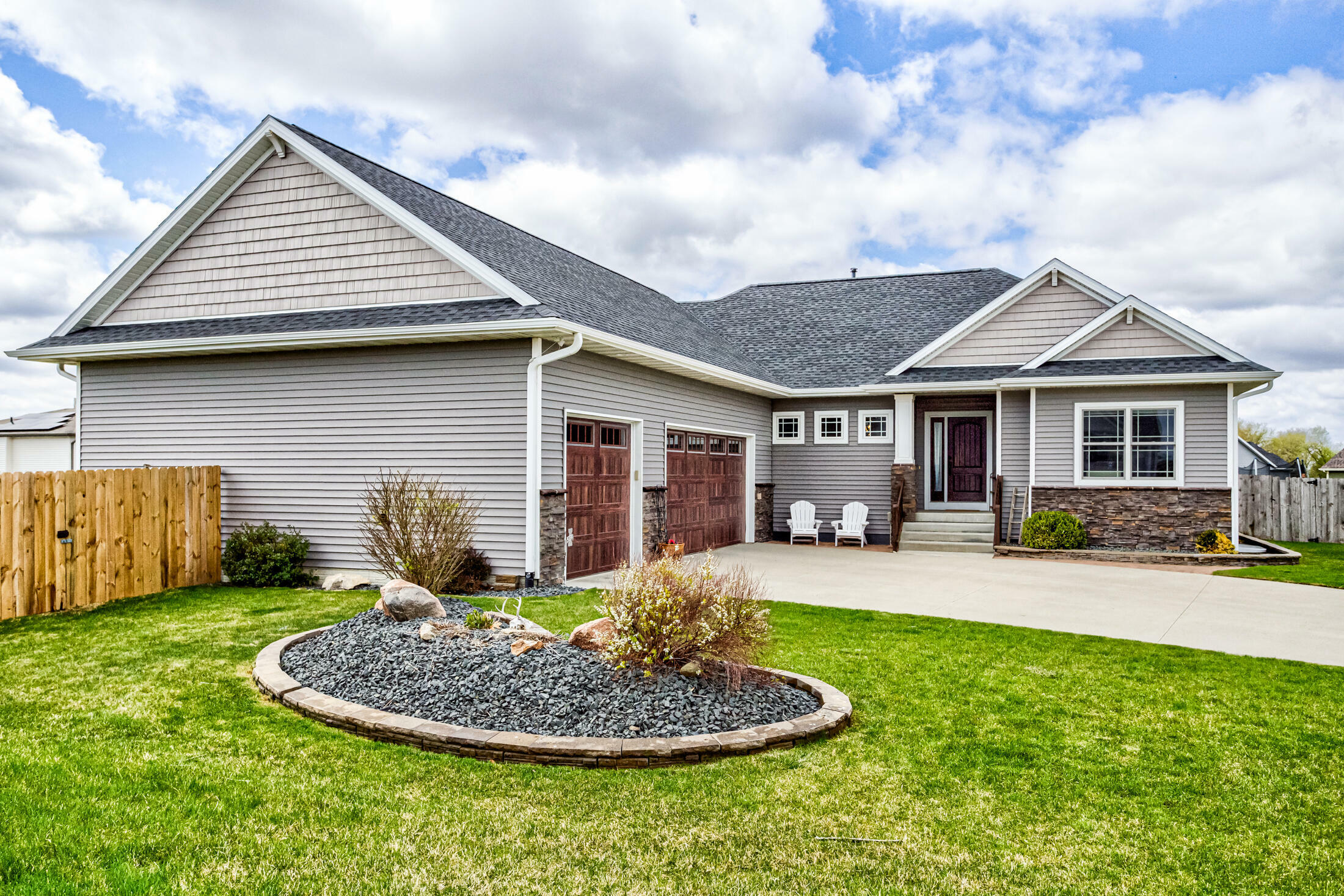 320 Hawthorne Circle  Gilbert IA 50105 photo