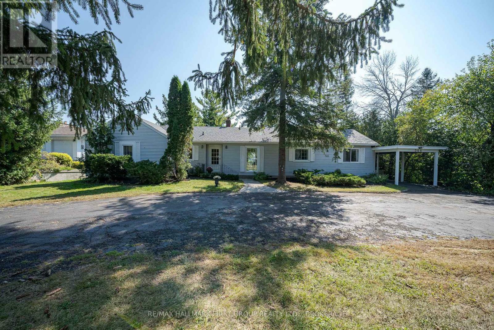 Property Photo: 366 Dundas Street West ON K7R 2B6