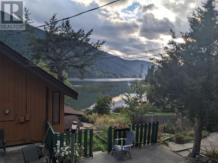 Property Photo: 2376 Ojibway Road BC V2H 1T7
