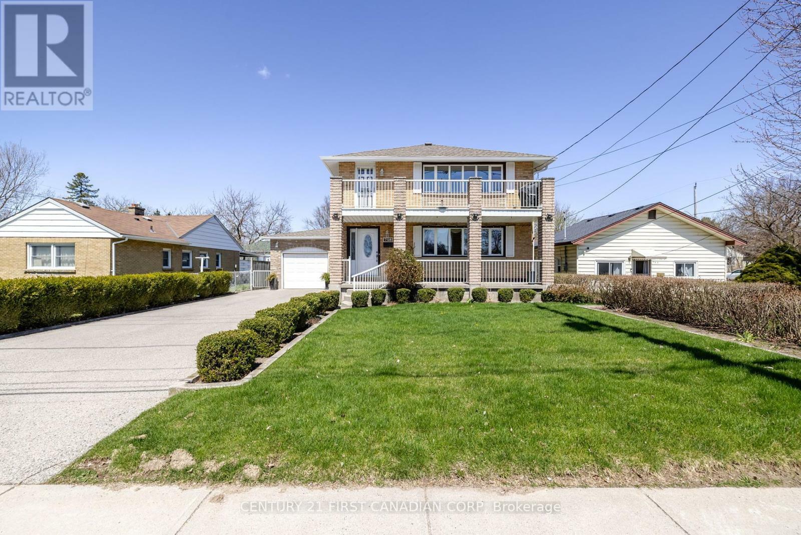 Photo de la propriété: 758 Cheapside Street ON N5Y 3Y8