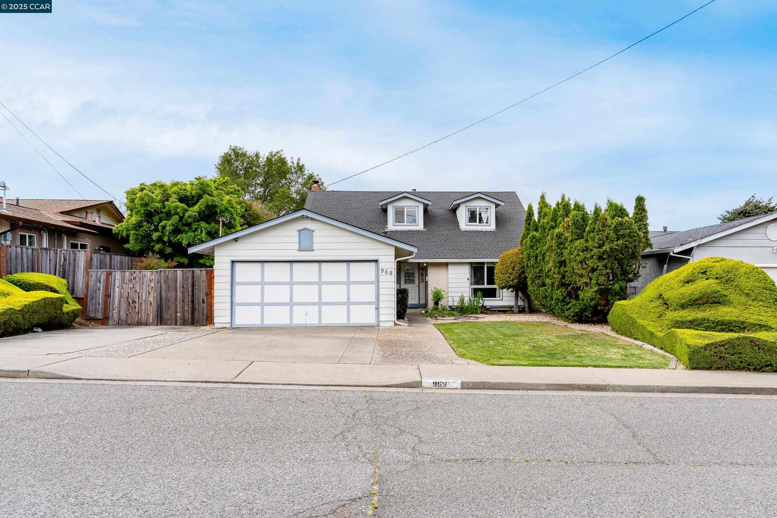 Property Photo: 969 Kilkenny Way CA 94564