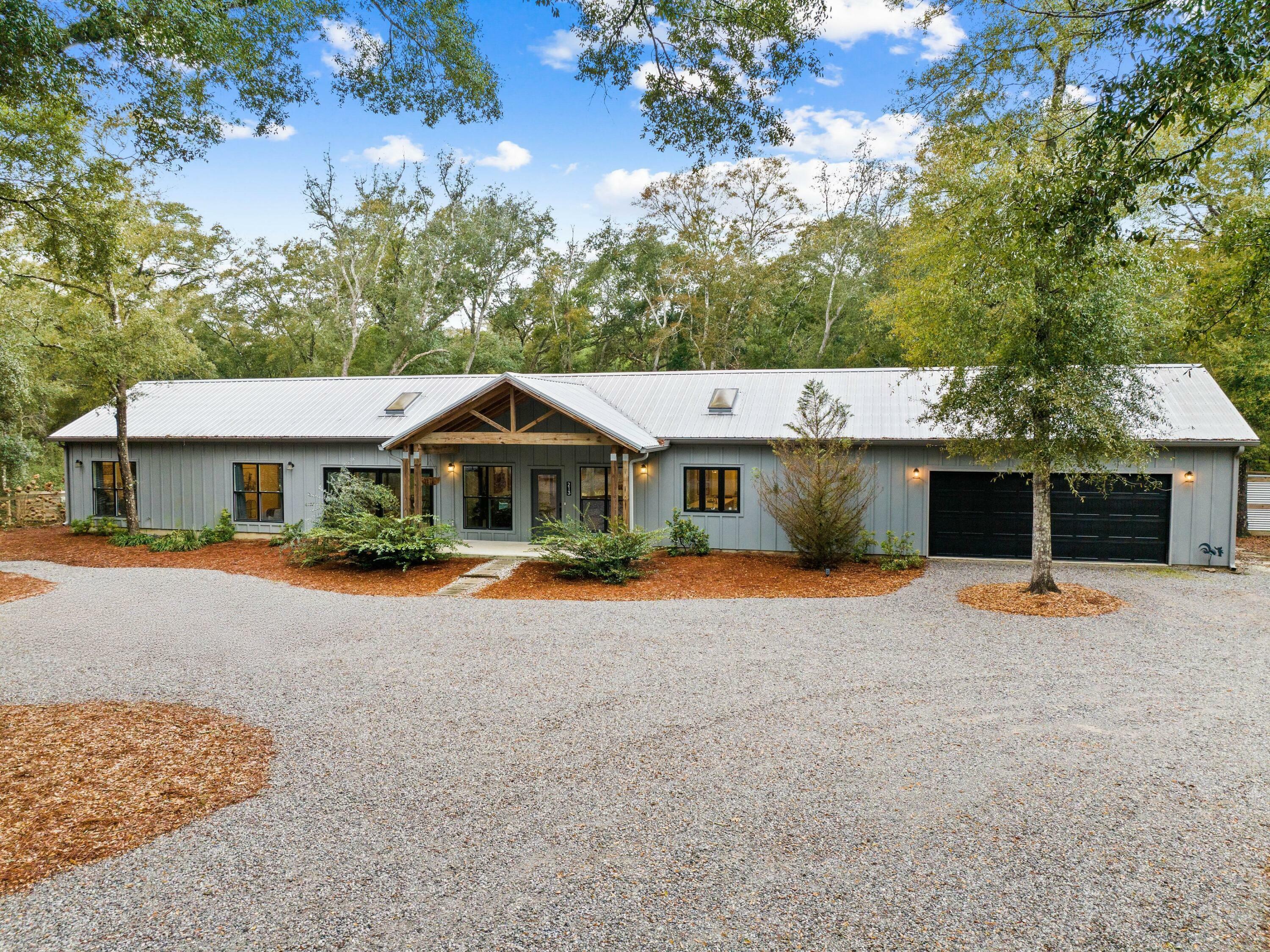 Property Photo: 213 Abt Martin Avenue FL 32433