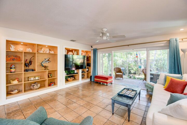 Property Photo:  702 Florida Street  FL 33040 