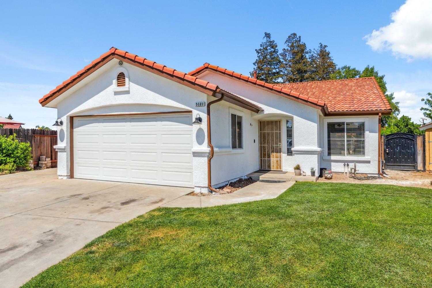 Property Photo: 5680 W Escalon Avenue CA 93722