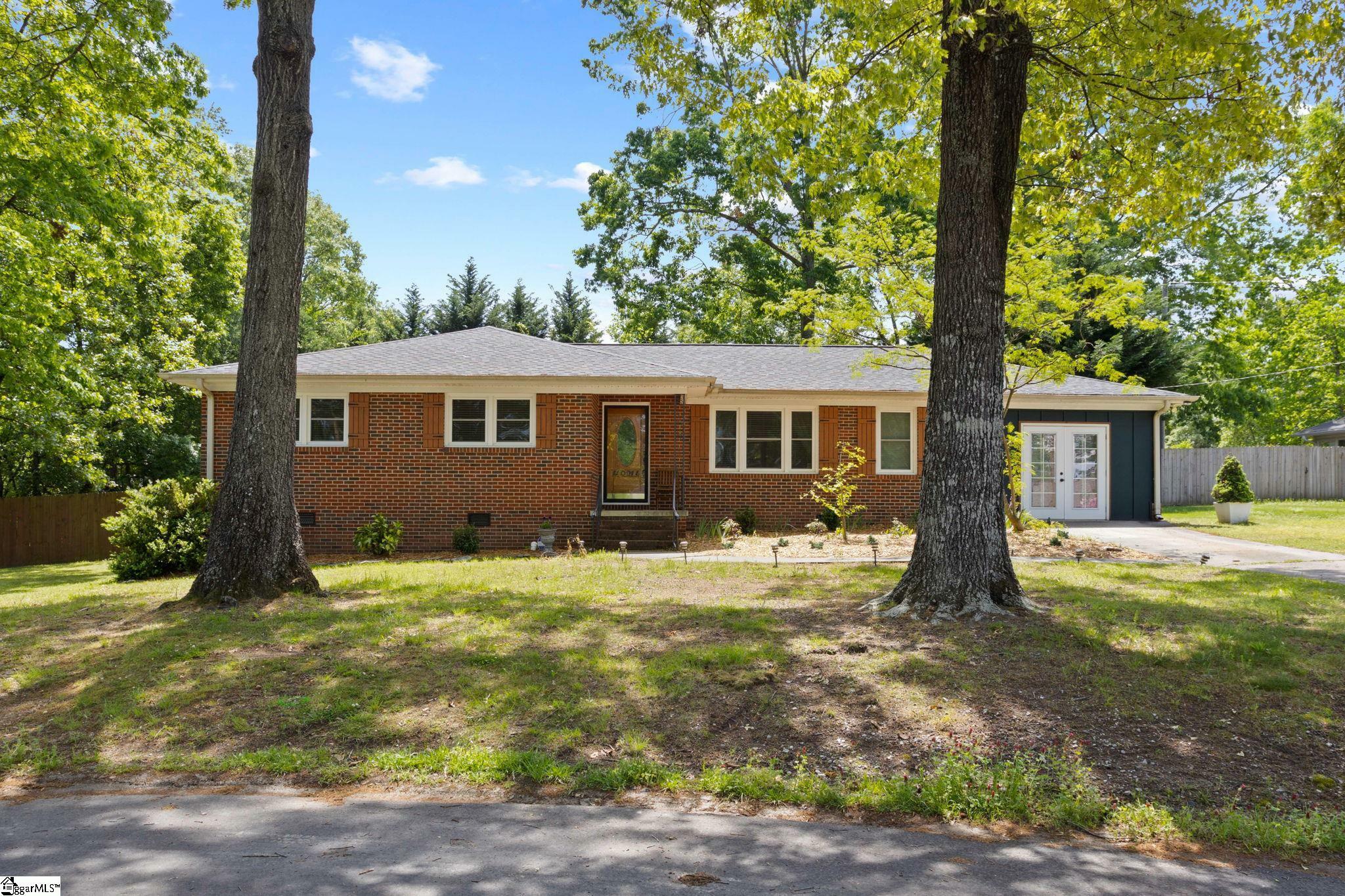 Property Photo: 6 Strand Court SC 29687