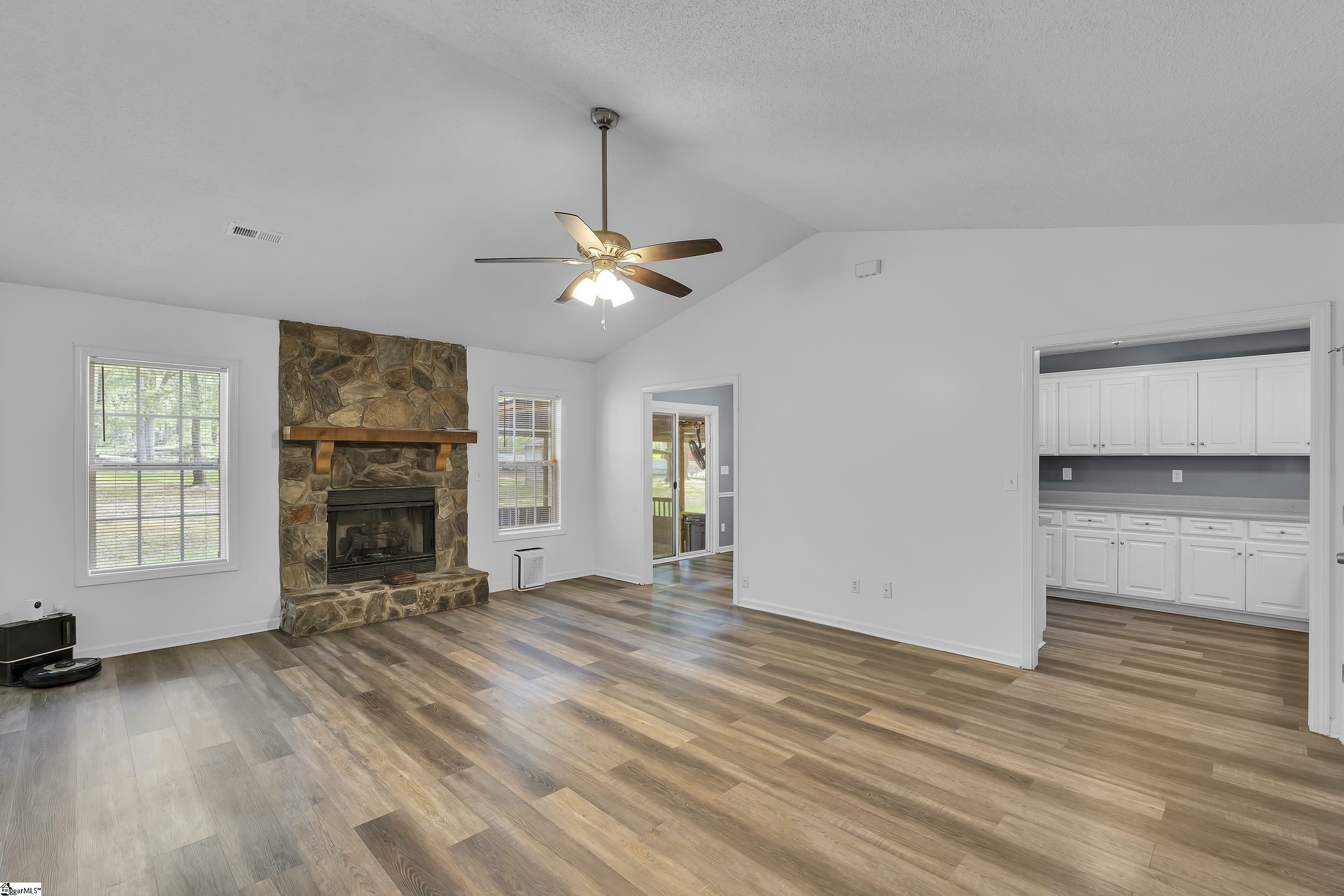 Property Photo: 28 Meadowlark Lane SC 29306