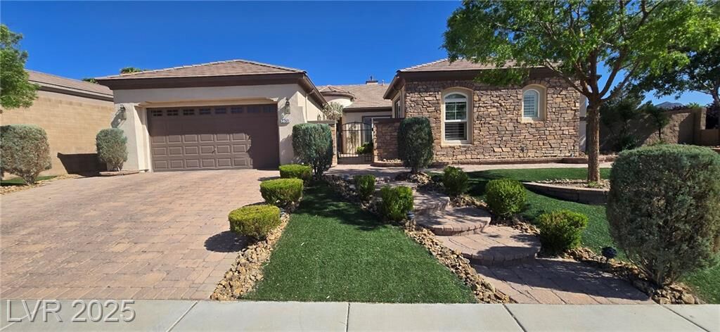 Property Photo:  