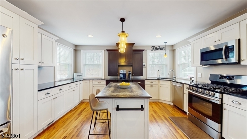 Property Photo: 8 Bonnie Ln NJ 07082