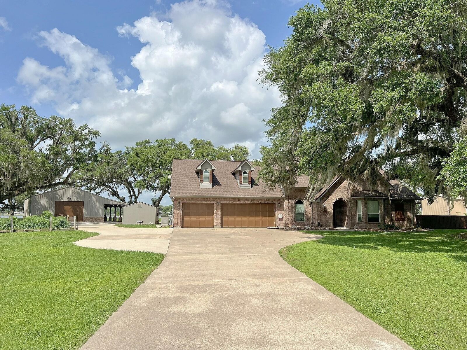 Property Photo: 814 Sunset Trail TX 77515