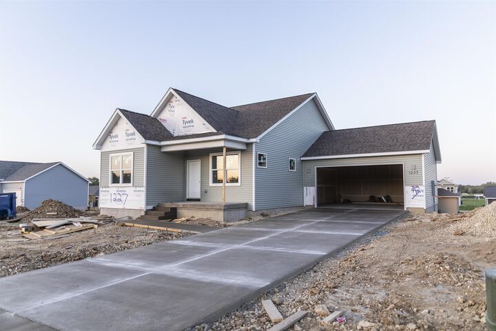 Property Photo:  1227 Stone Lane  IA 50677 