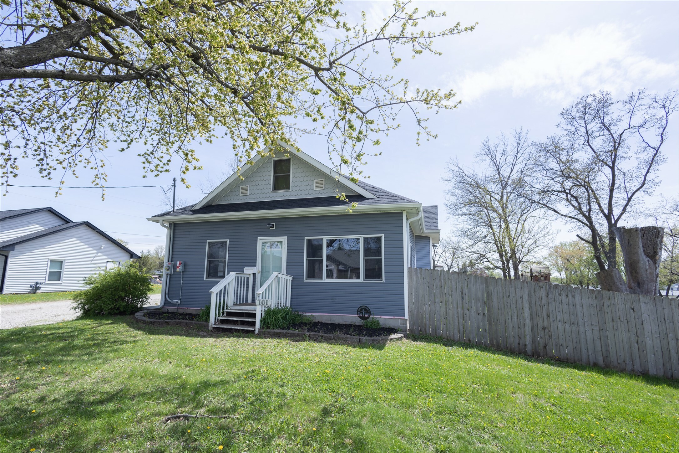Property Photo: 701 S 5th Avenue E IA 50208