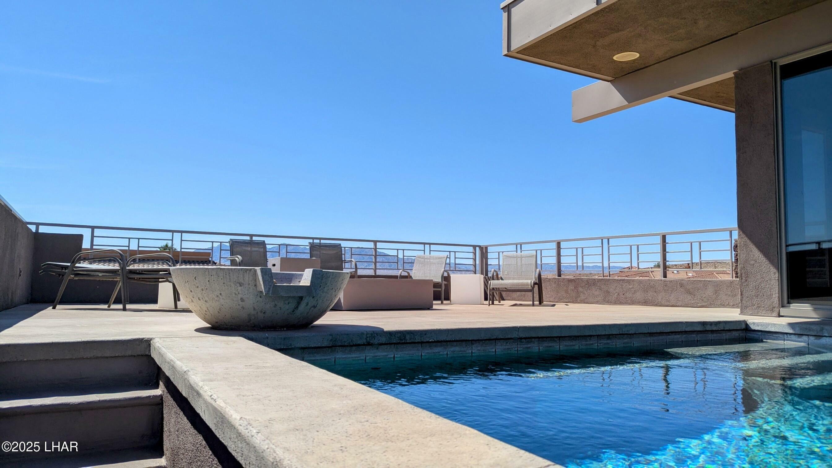 Property Photo: 1718 Sailing Hawk Dr AZ 86404
