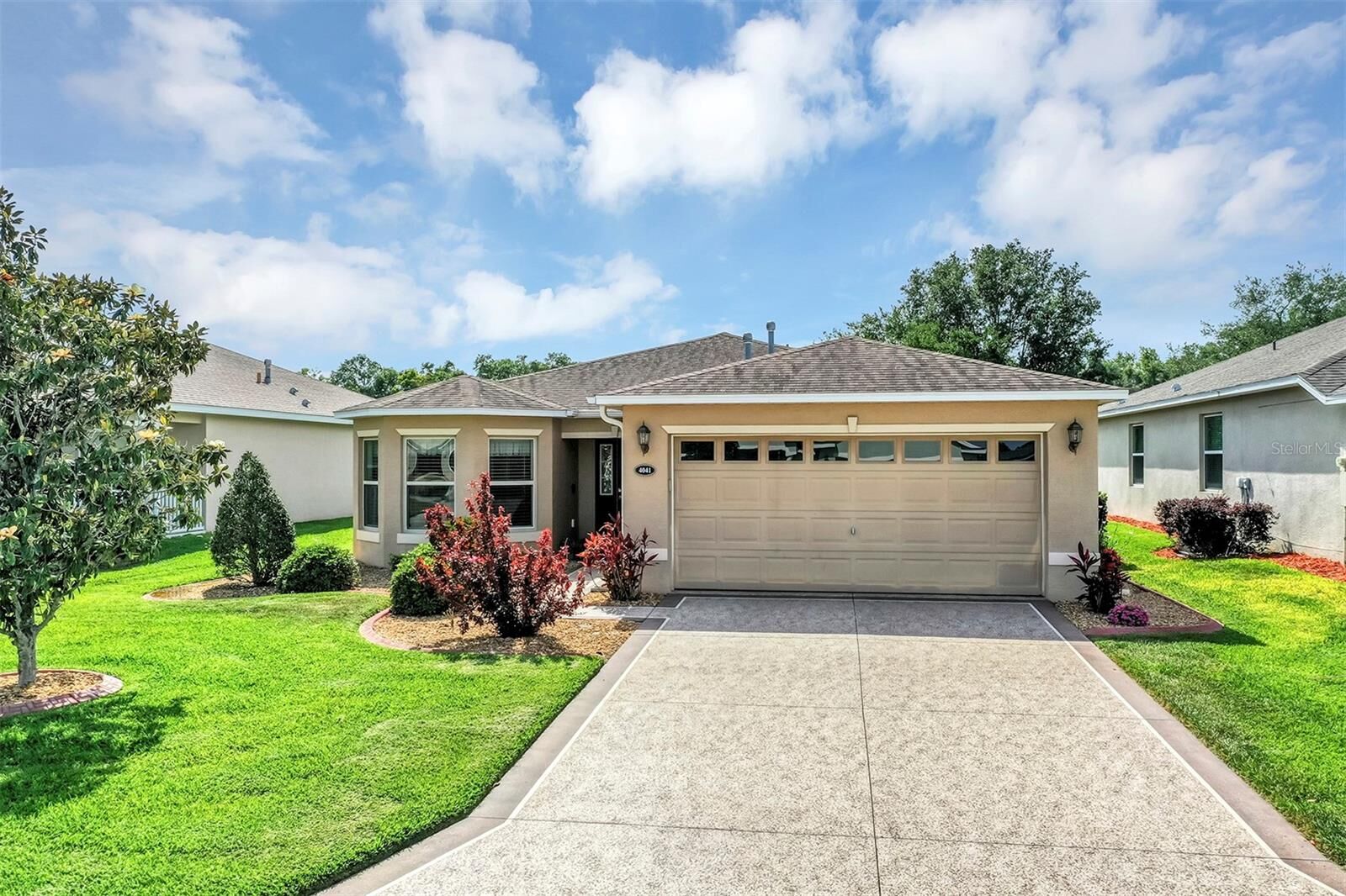 Property Photo: 4041 Arlington Ridge Boulevard FL 34748