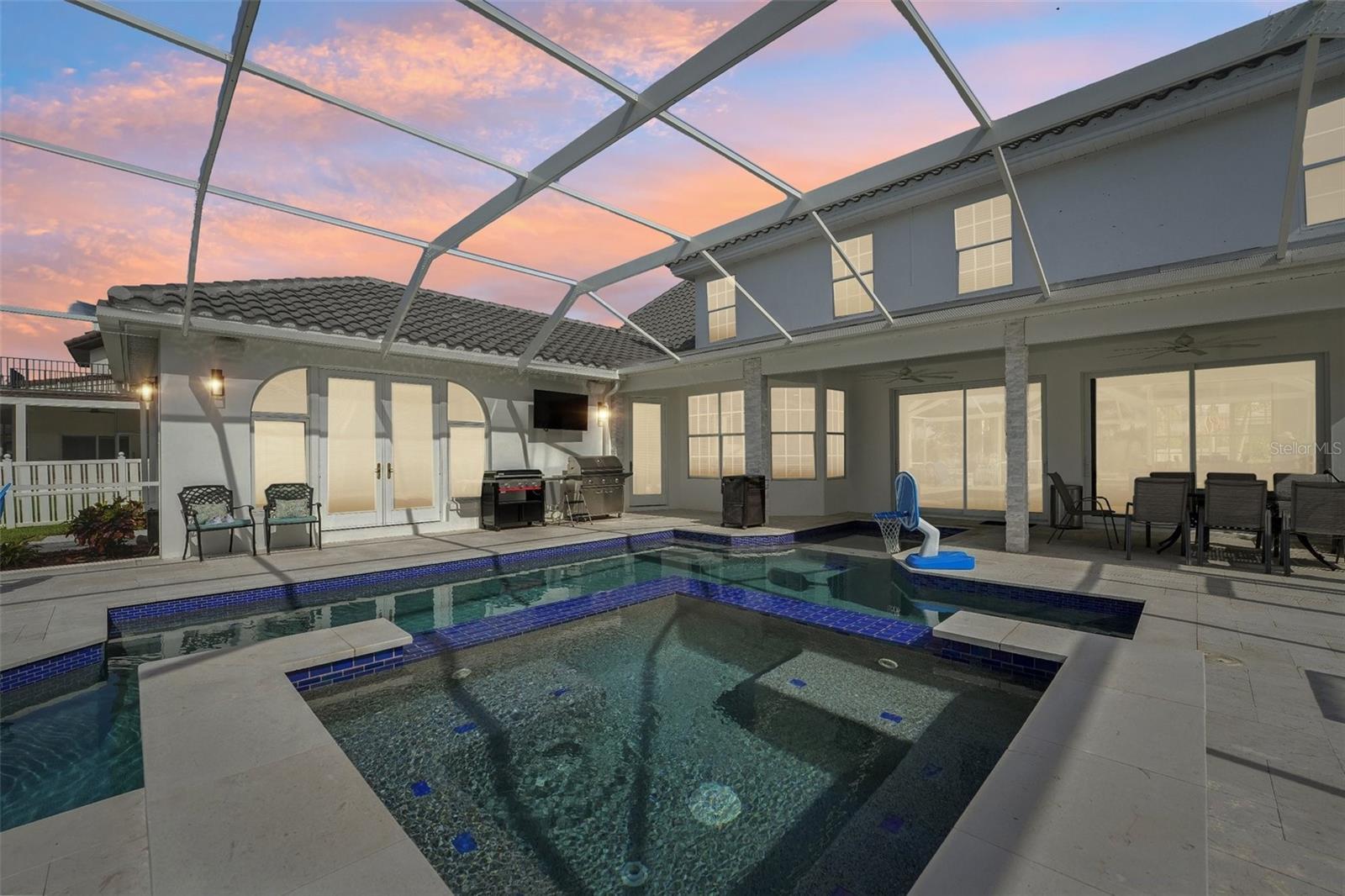 Property Photo:  750 Sand Pine Drive NE  FL 33703 