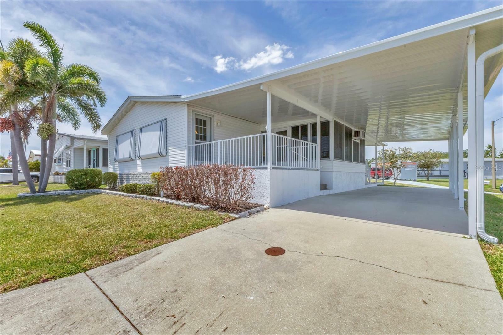Property Photo: 1404 44th Avenue E FL 34222