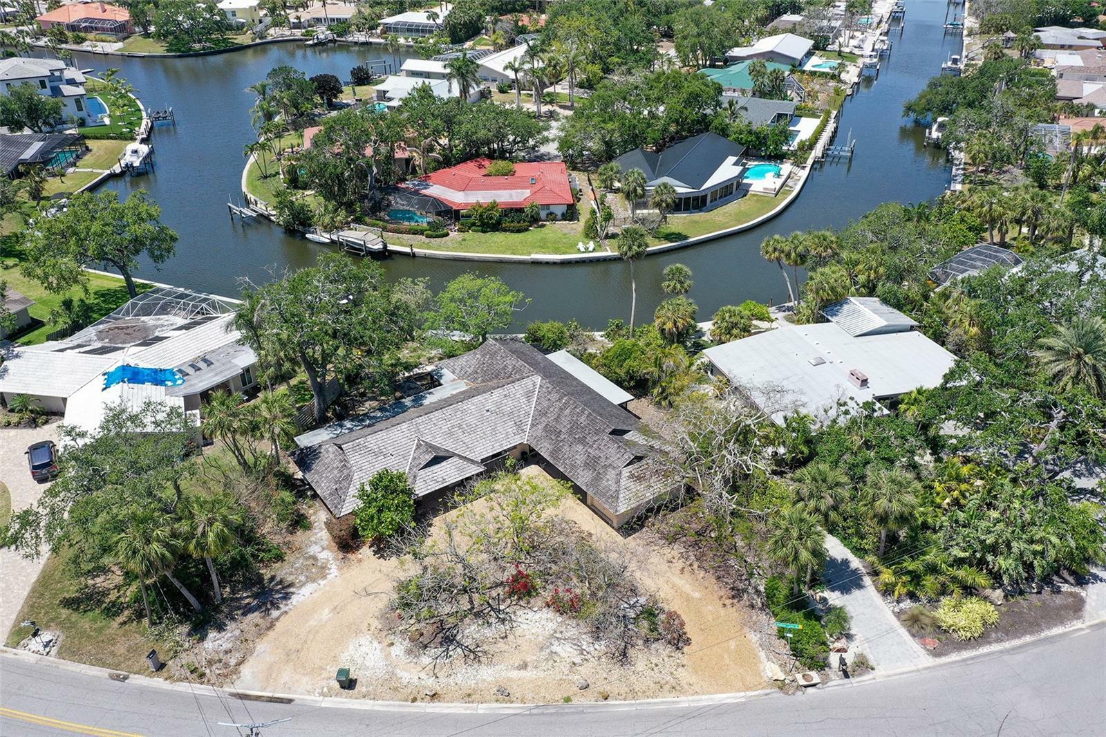 Property Photo: 5502 Shadow Lawn Drive FL 34242
