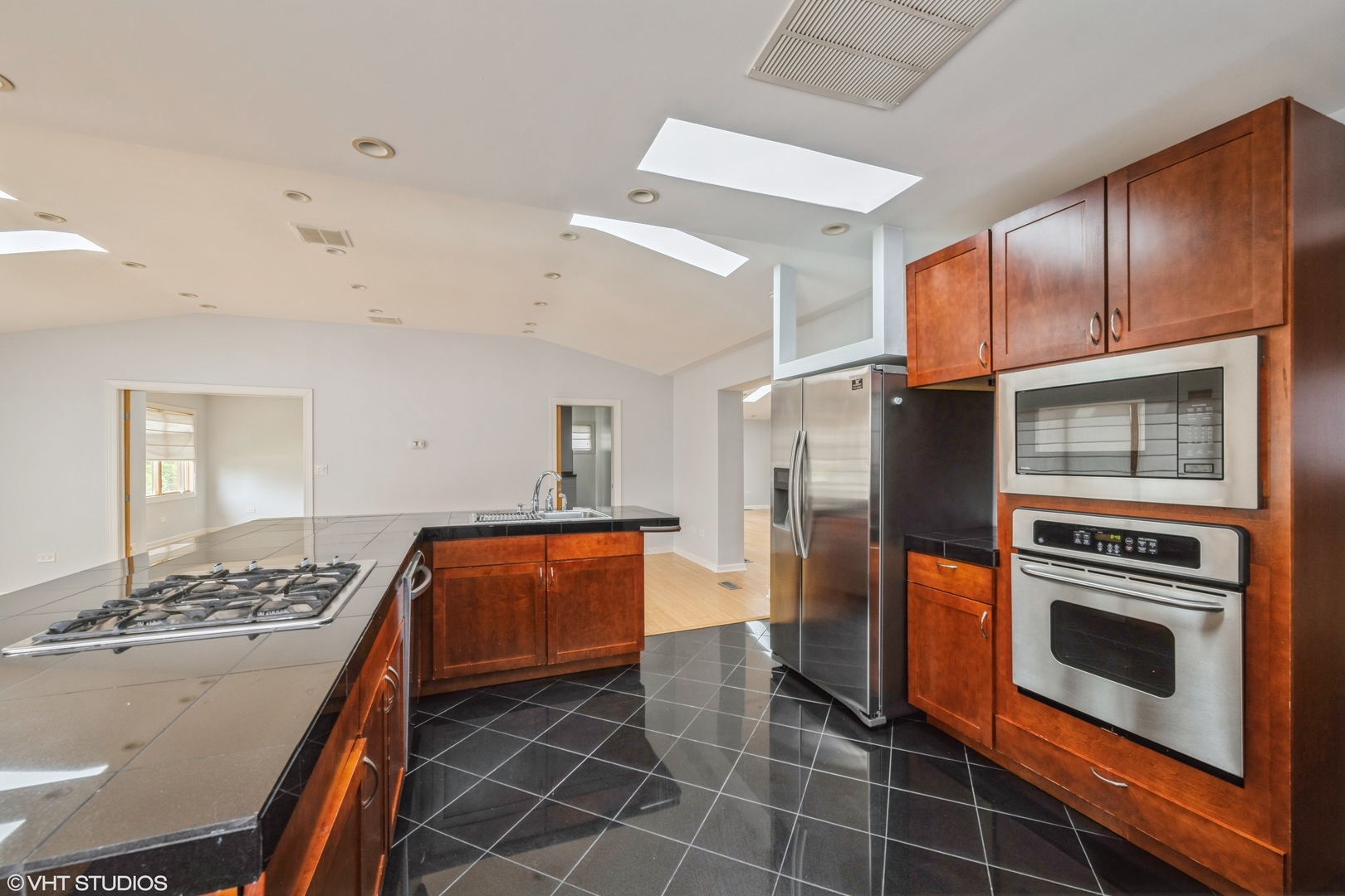 Property Photo: 489 Good Avenue IL 60016