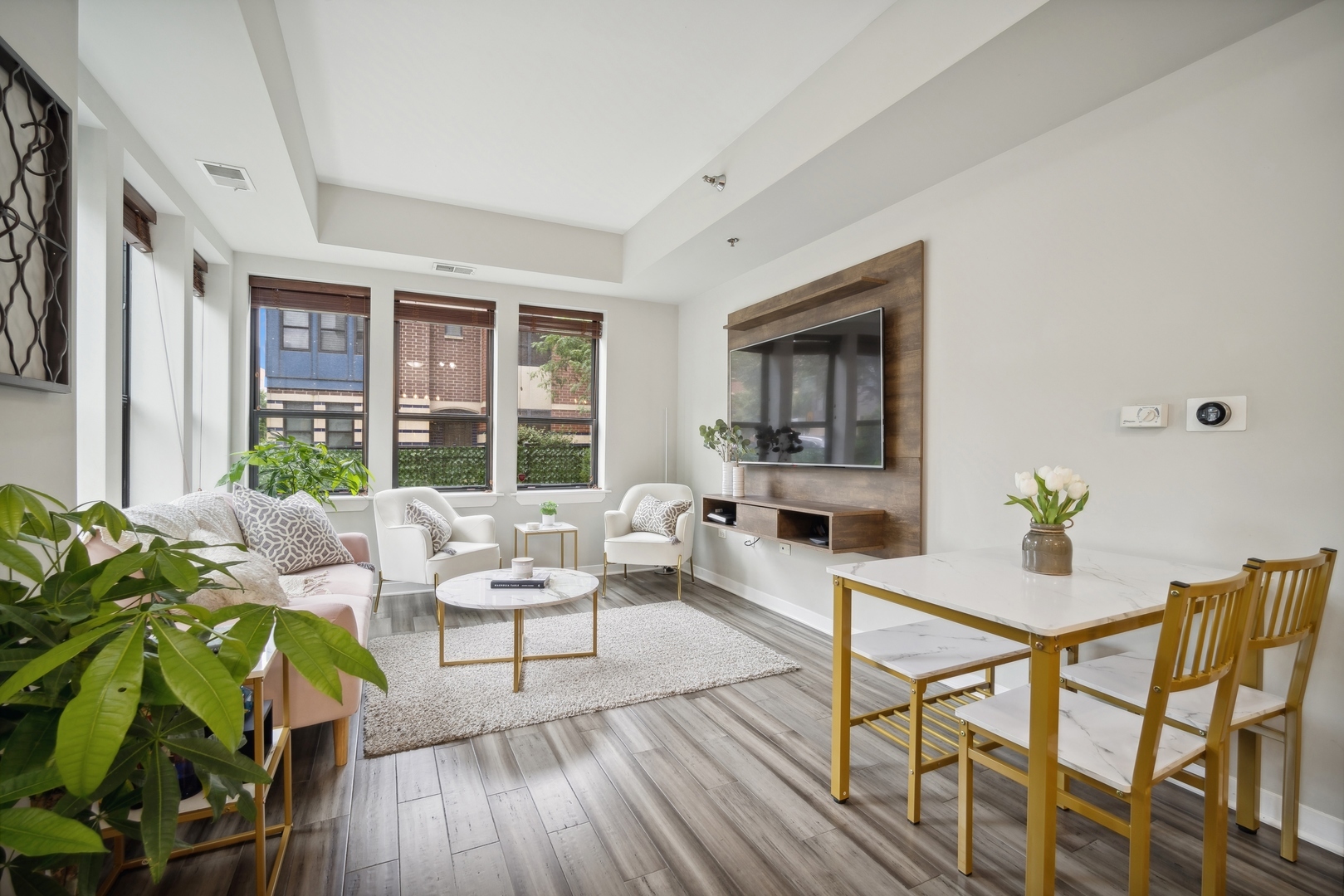 Property Photo: 1158 N Cleveland Avenue 1 IL 60610
