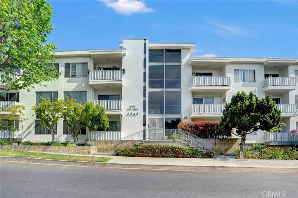 Property Photo: 4343 Finley Avenue 35 CA 90027