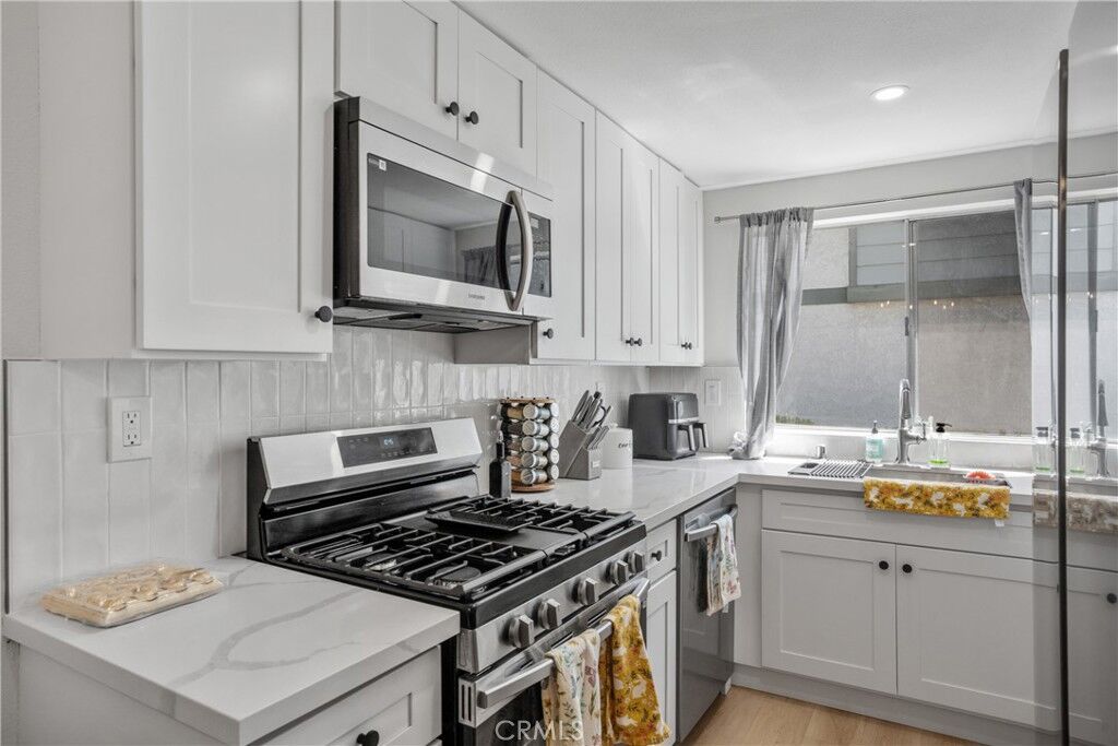 Property Photo:  2024 E 5th Street  CA 91764 